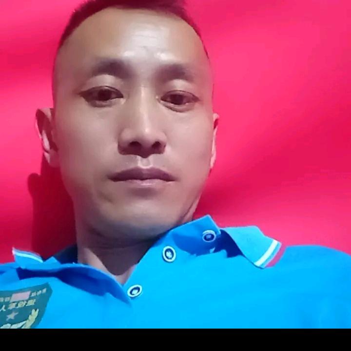 ，我是巫山的名子叫基富是一名退军人