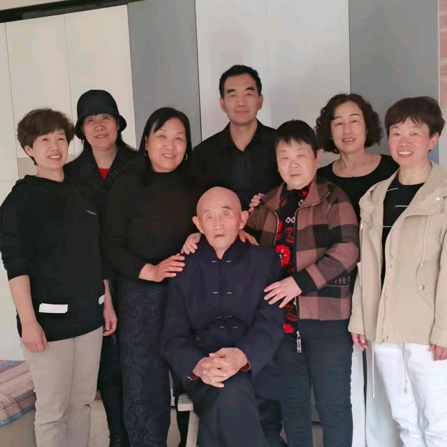 相亲相爱一家人