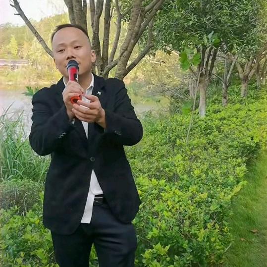 阿华荣发型设计