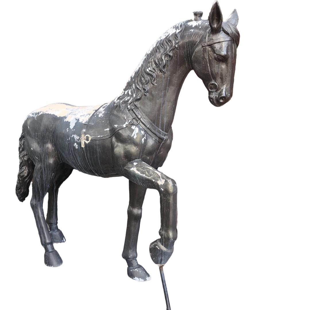 人在遇到困难和挫折时，不要放弃要敢于面对