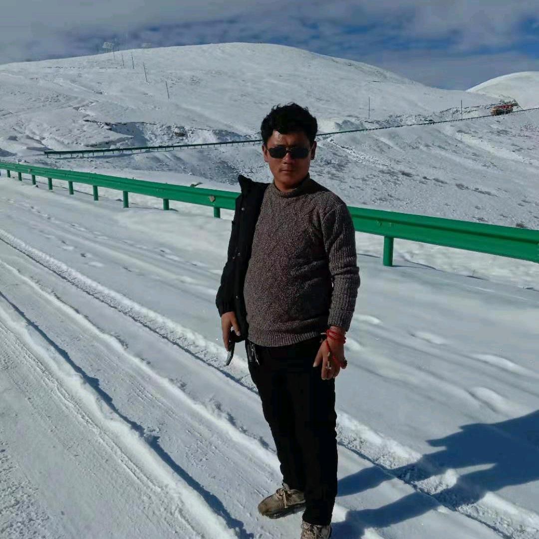 ༀ་ཨ་ཧུྃ༔