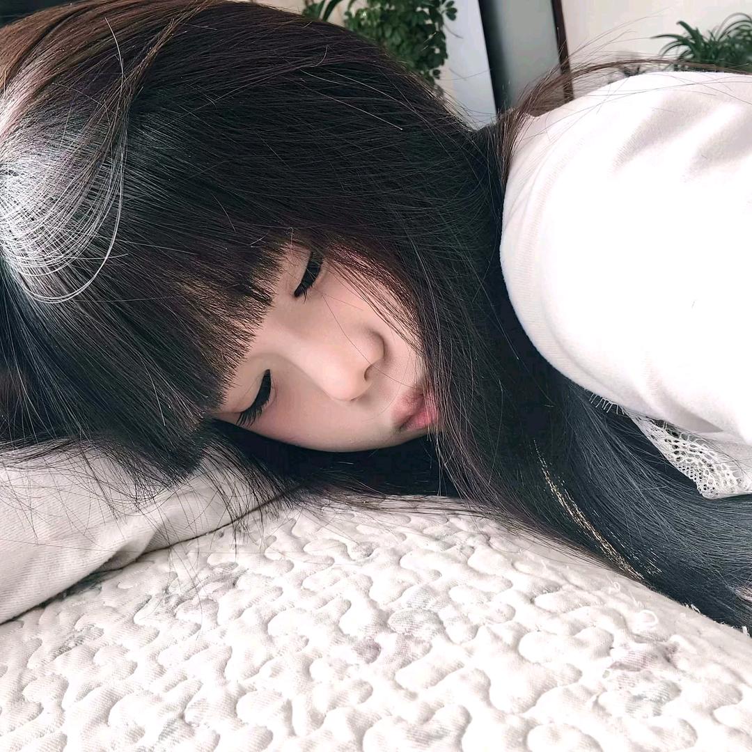 V头像