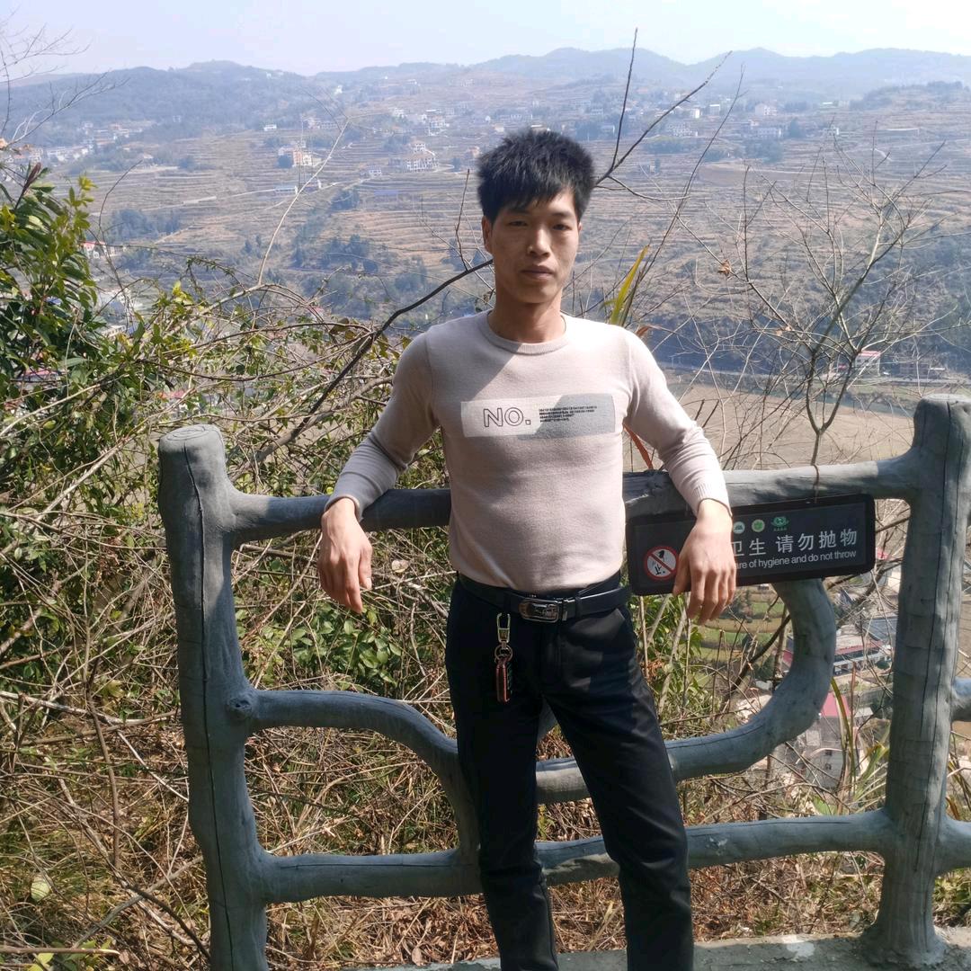 坐石乡.老长冲村·原生态养殖跑山鸡，青年