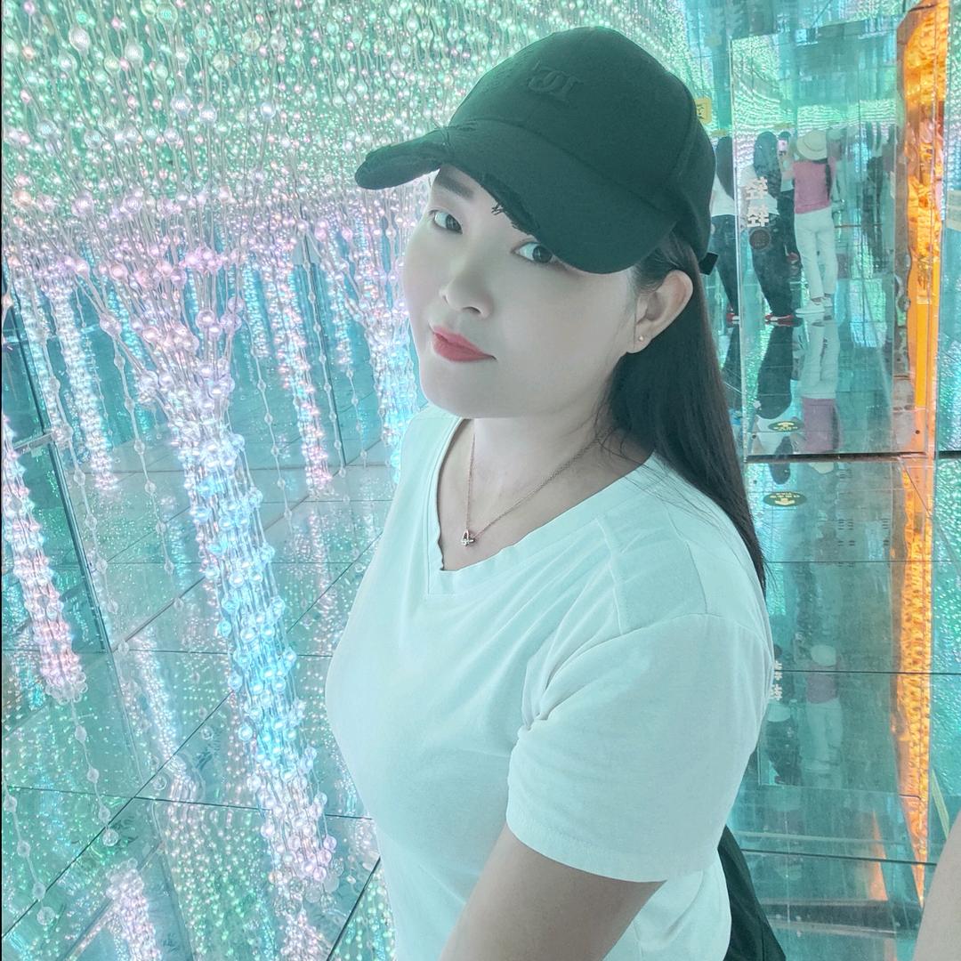（妮 娜）