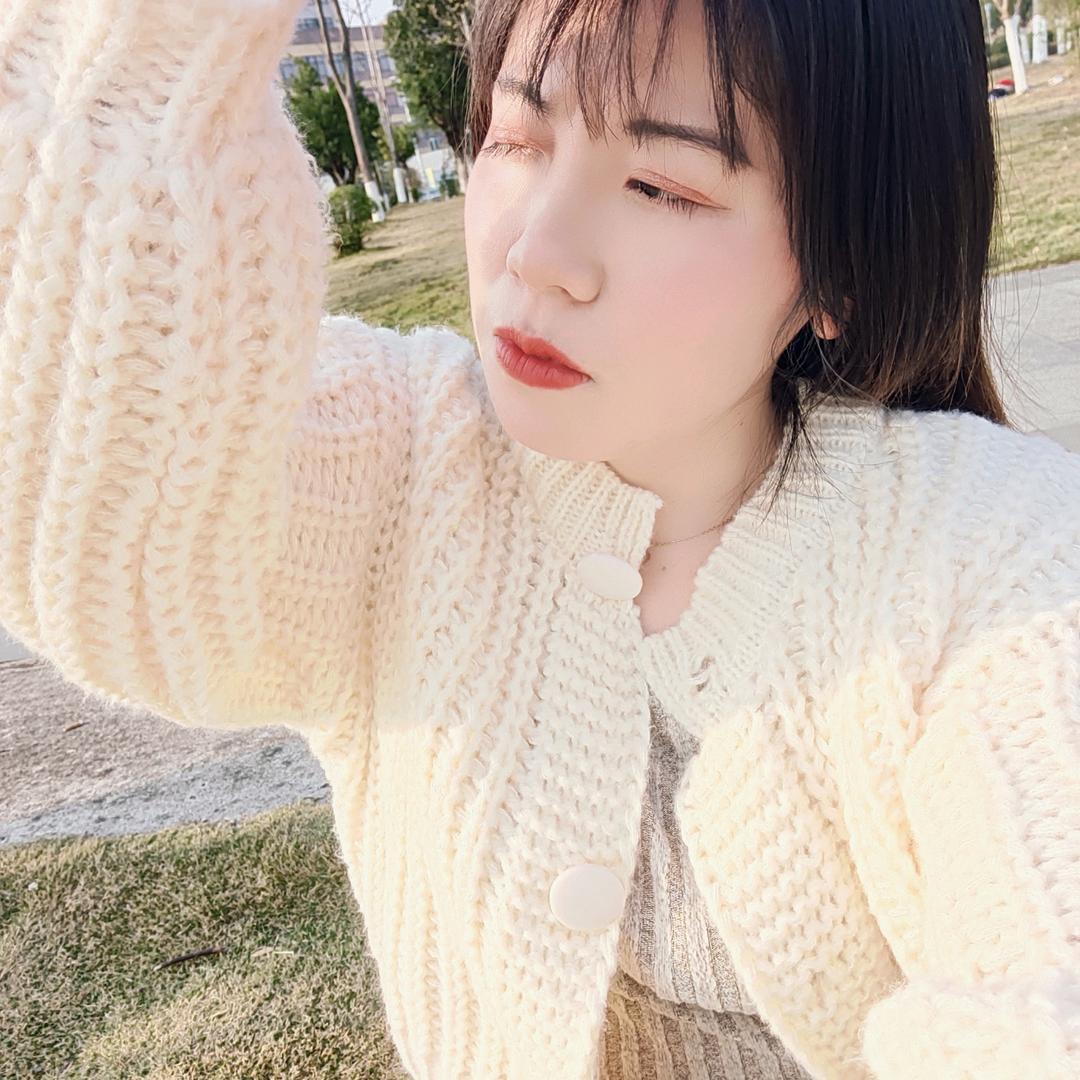 尛丁🍒在干嘛（摆摊）