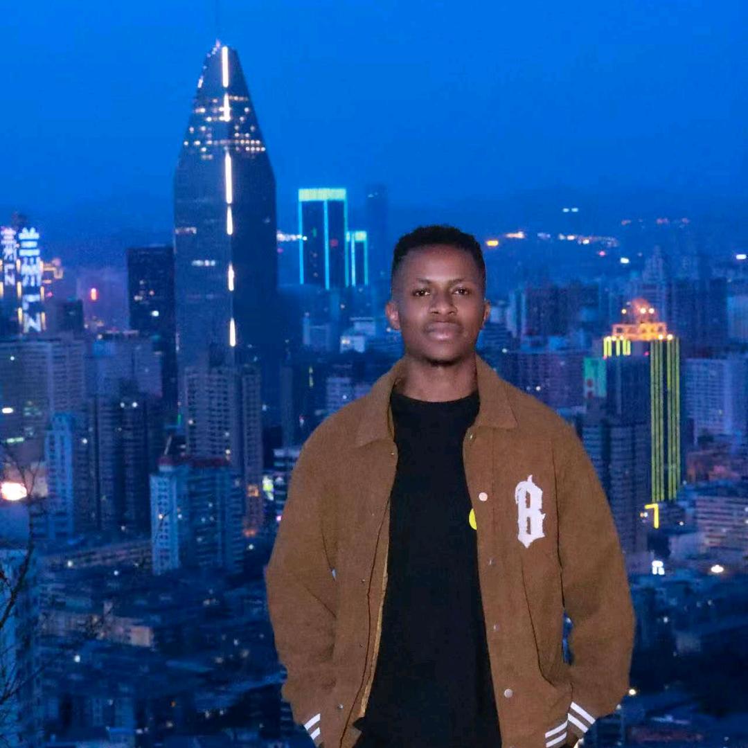 小卢来了·国际版