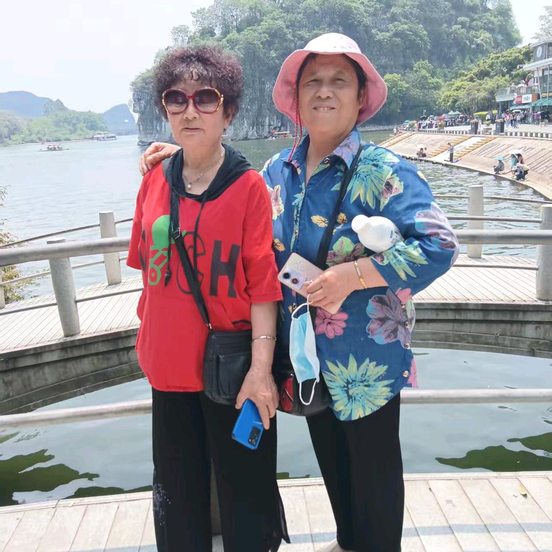 闫度芳二姐