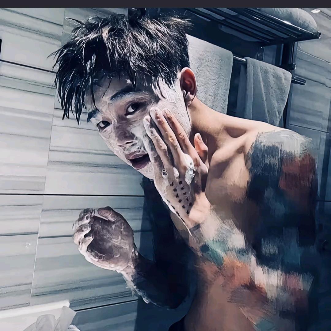 爱笑的男孩😎😃