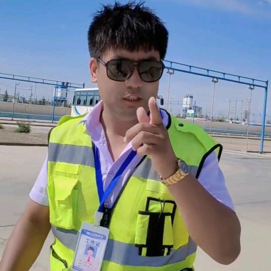 元庆驾校艾萨江教练
