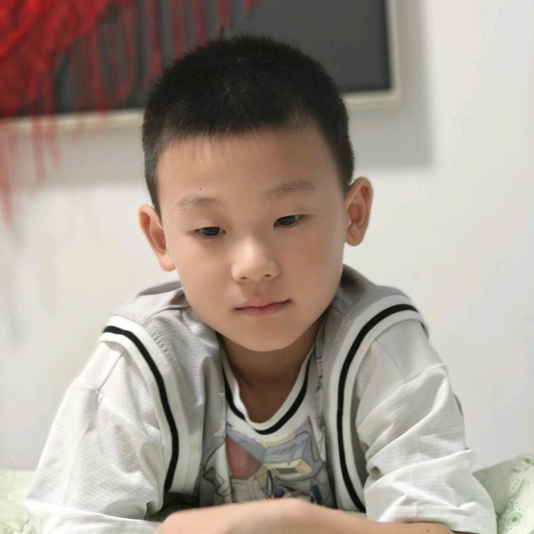 垂眸浅笑