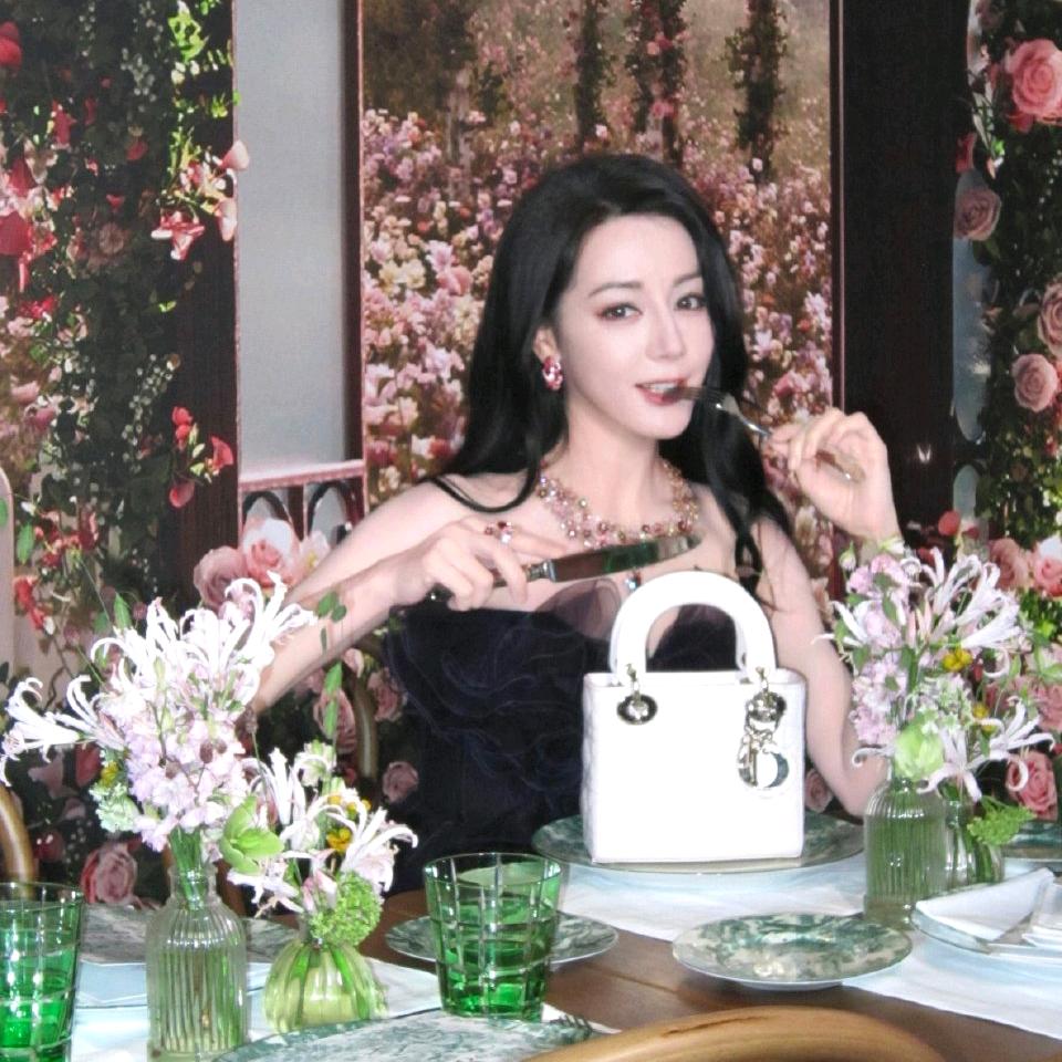 迪ilraba都来看《利剑玫瑰》