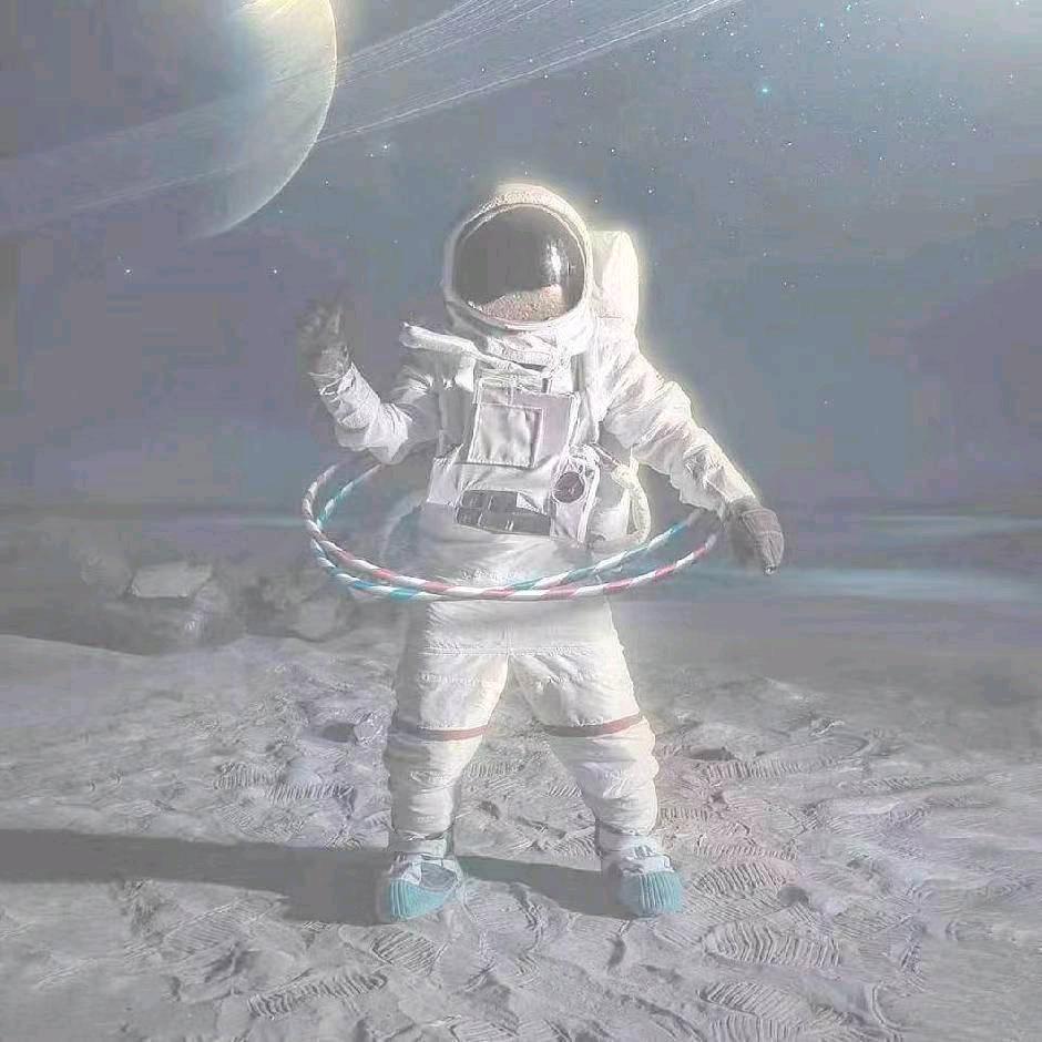 :、: