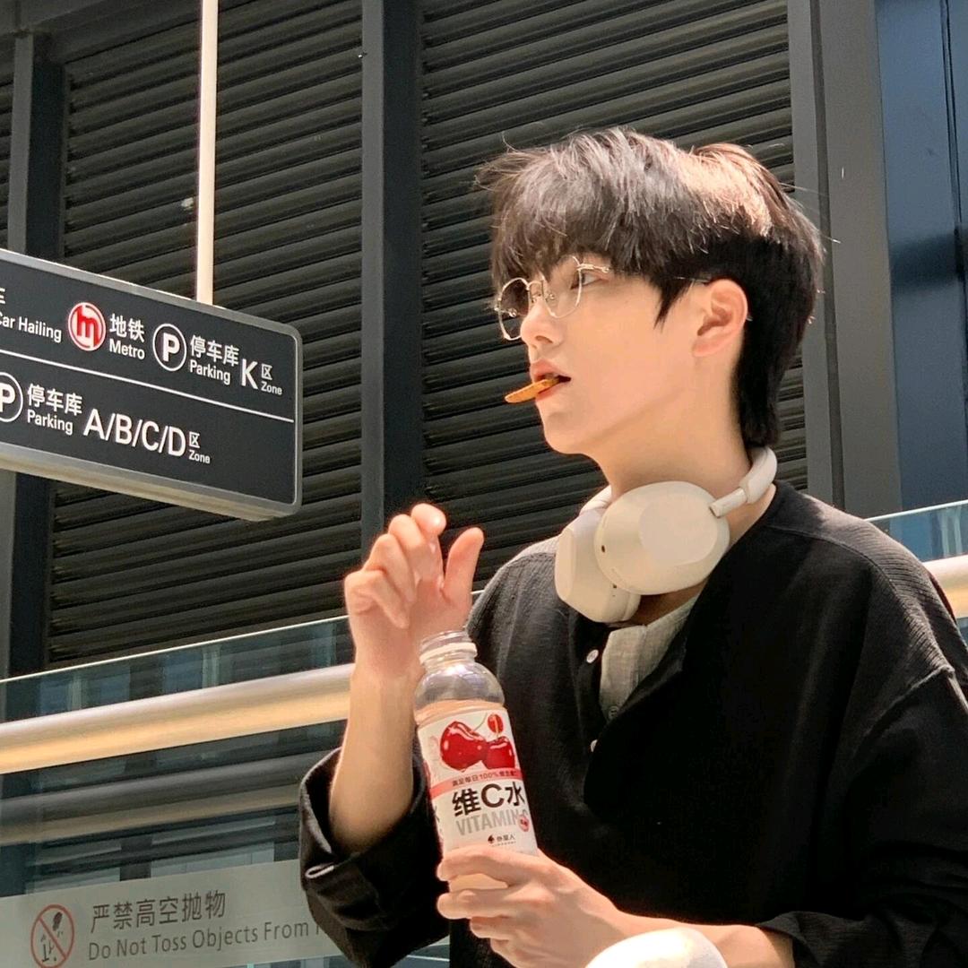 十七¹⁷头像