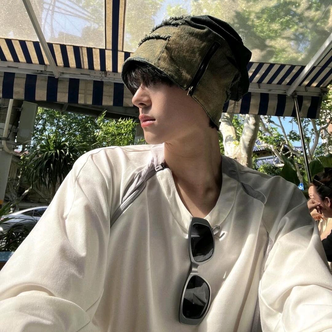 晗.