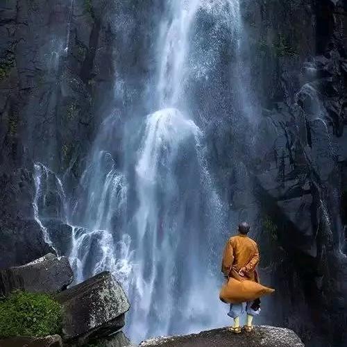 背起行囊，骗自己一个梦想