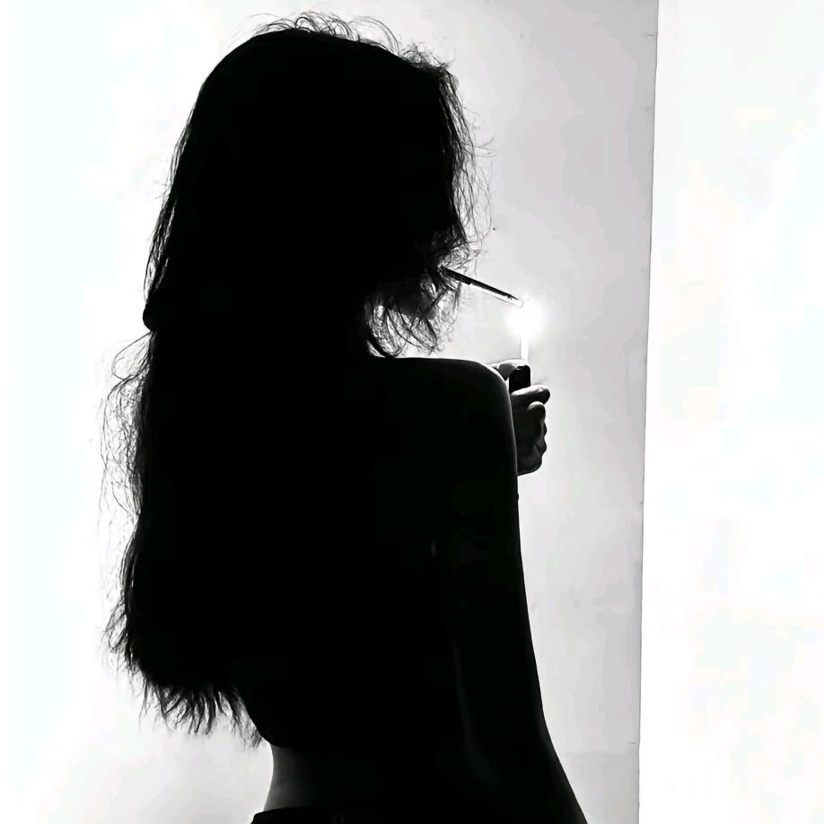 西西.