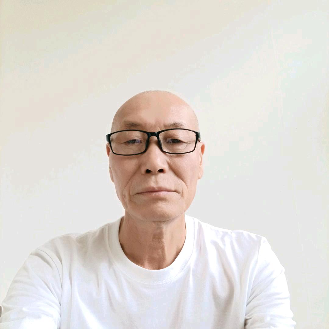 快乐老头覃明权
