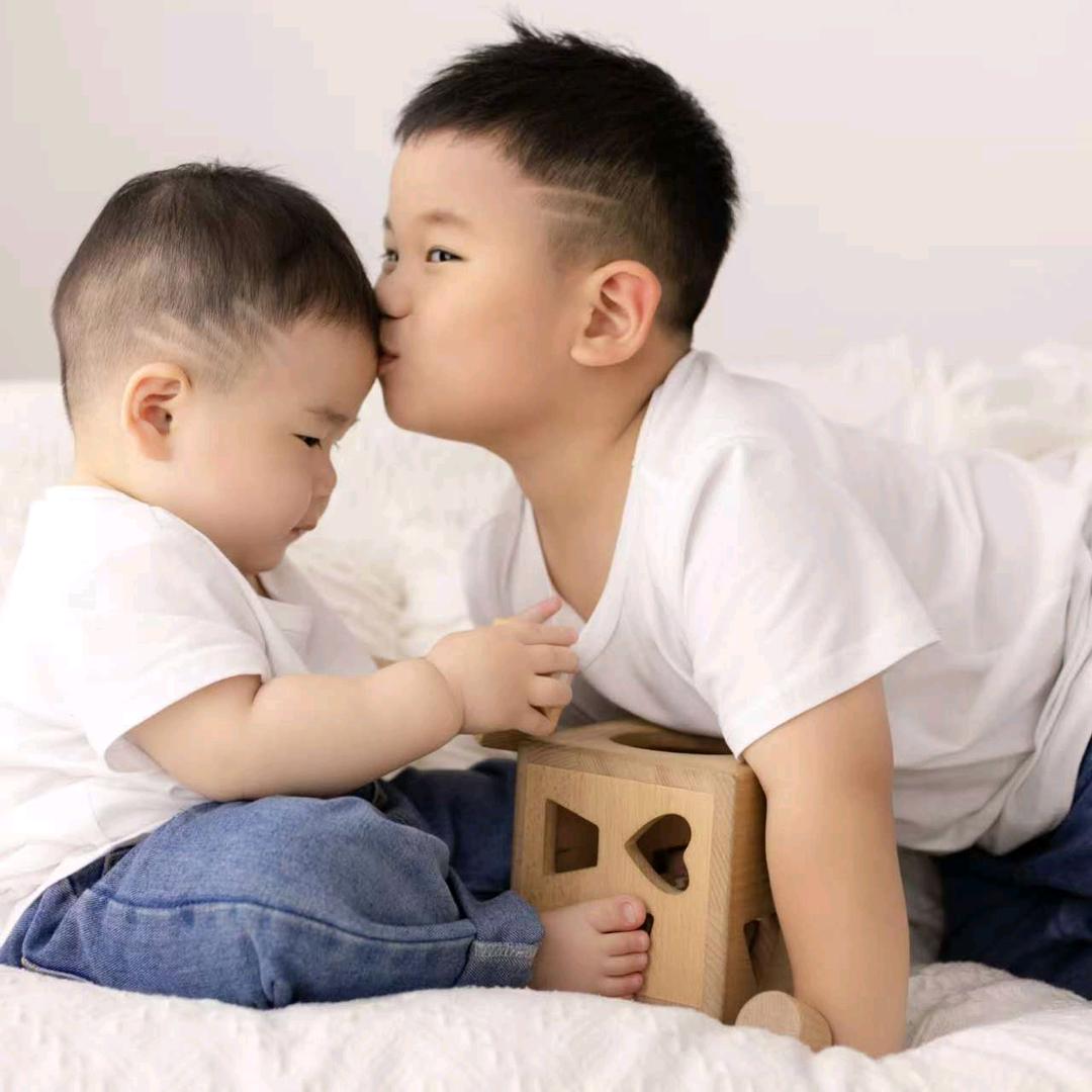 两个小孩的姨姨