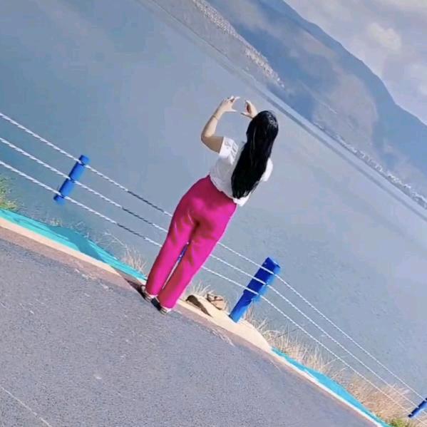 气修业的小女孩，苗苗