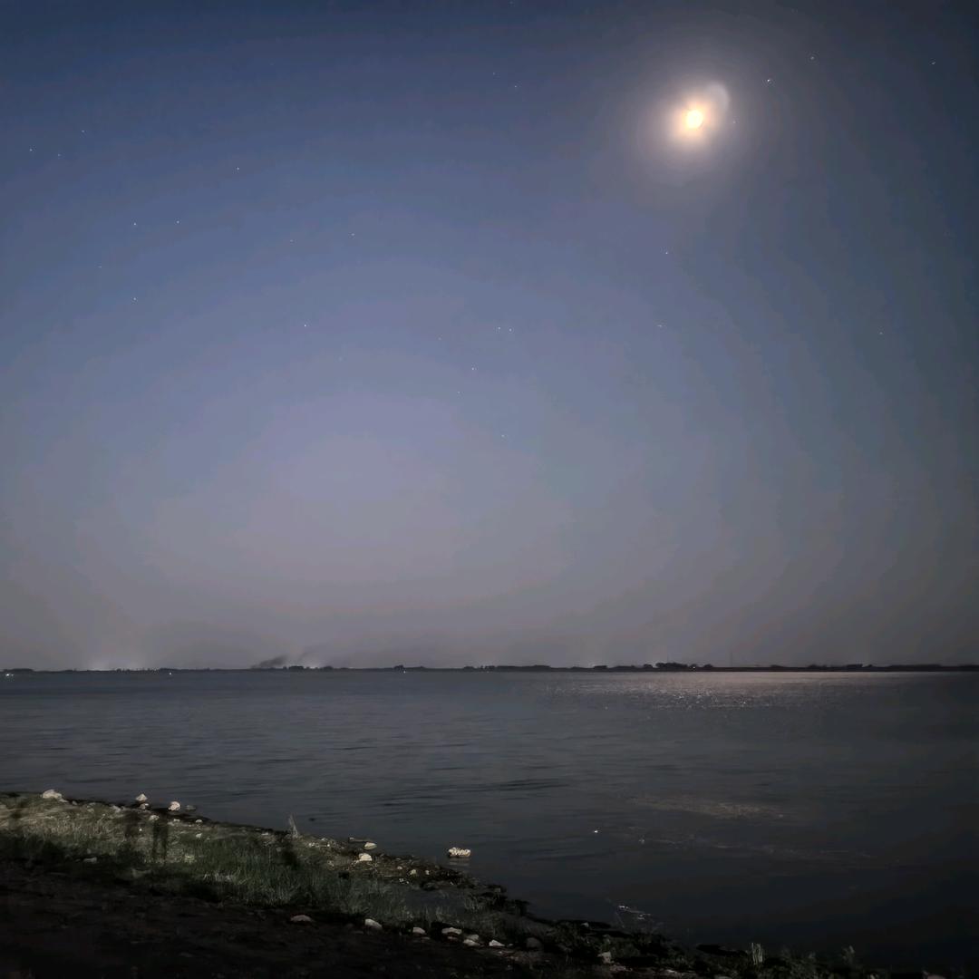 海上升明月