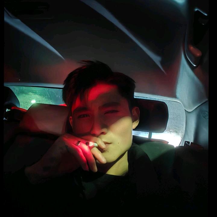 小齐在吊顶   （伊宁）