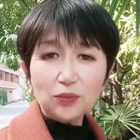 简单姐晚上7点40直播唱歌、聊天主播