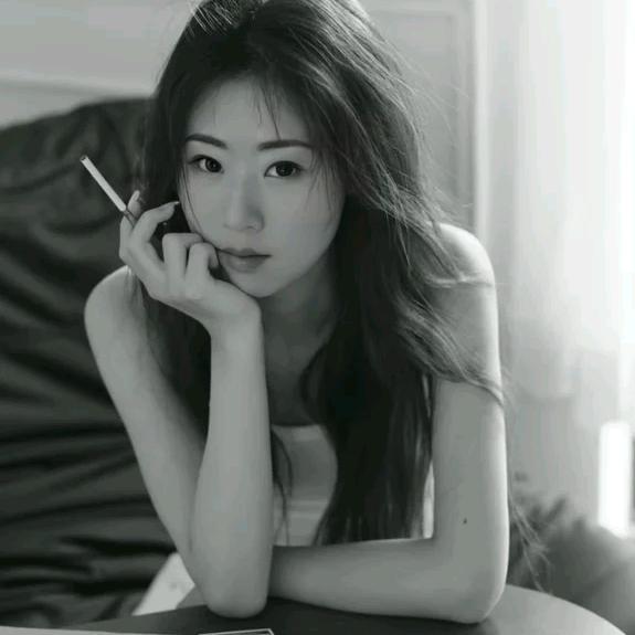 幸运四叶草女孩