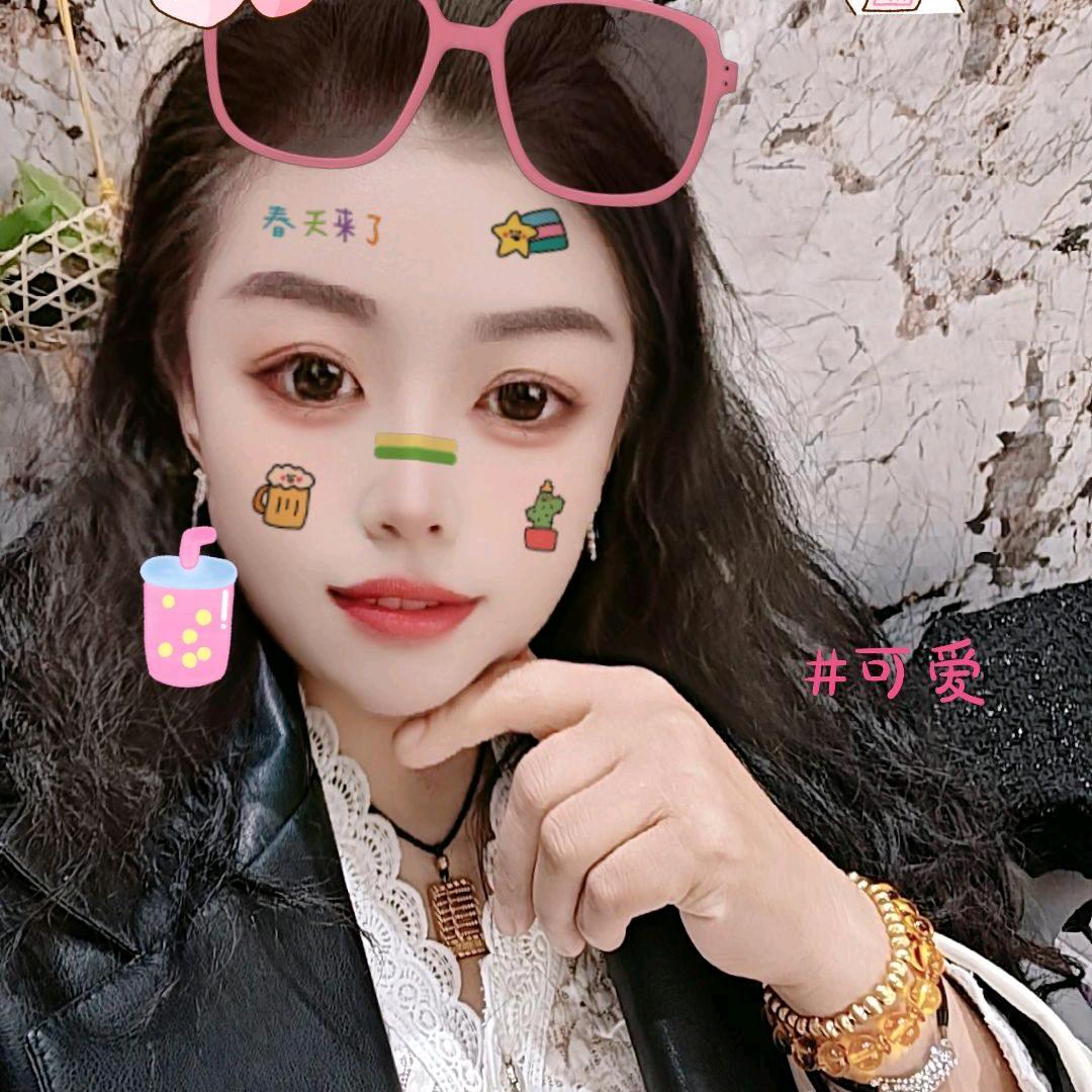 台前卖陶瓷的红娘云姐