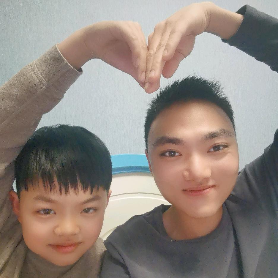 呆萌呆萌的小男孩