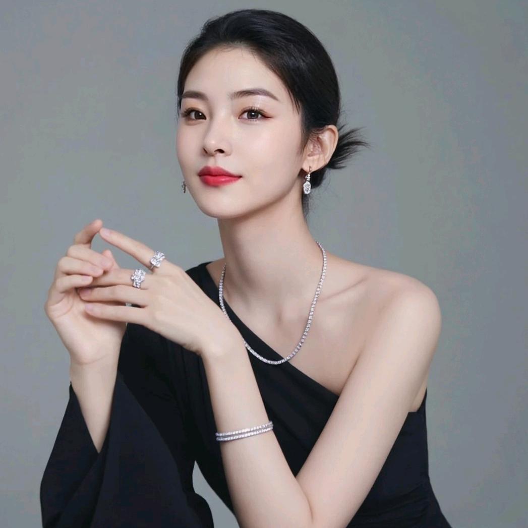 一臻     形体模特