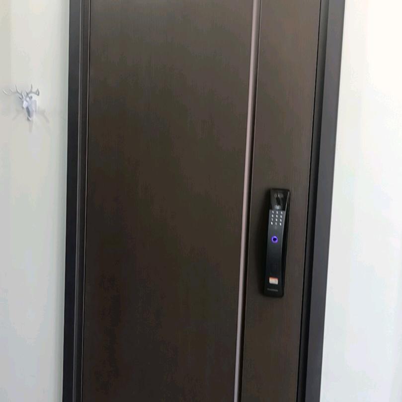 不知道起什么名的卖防盗门哥