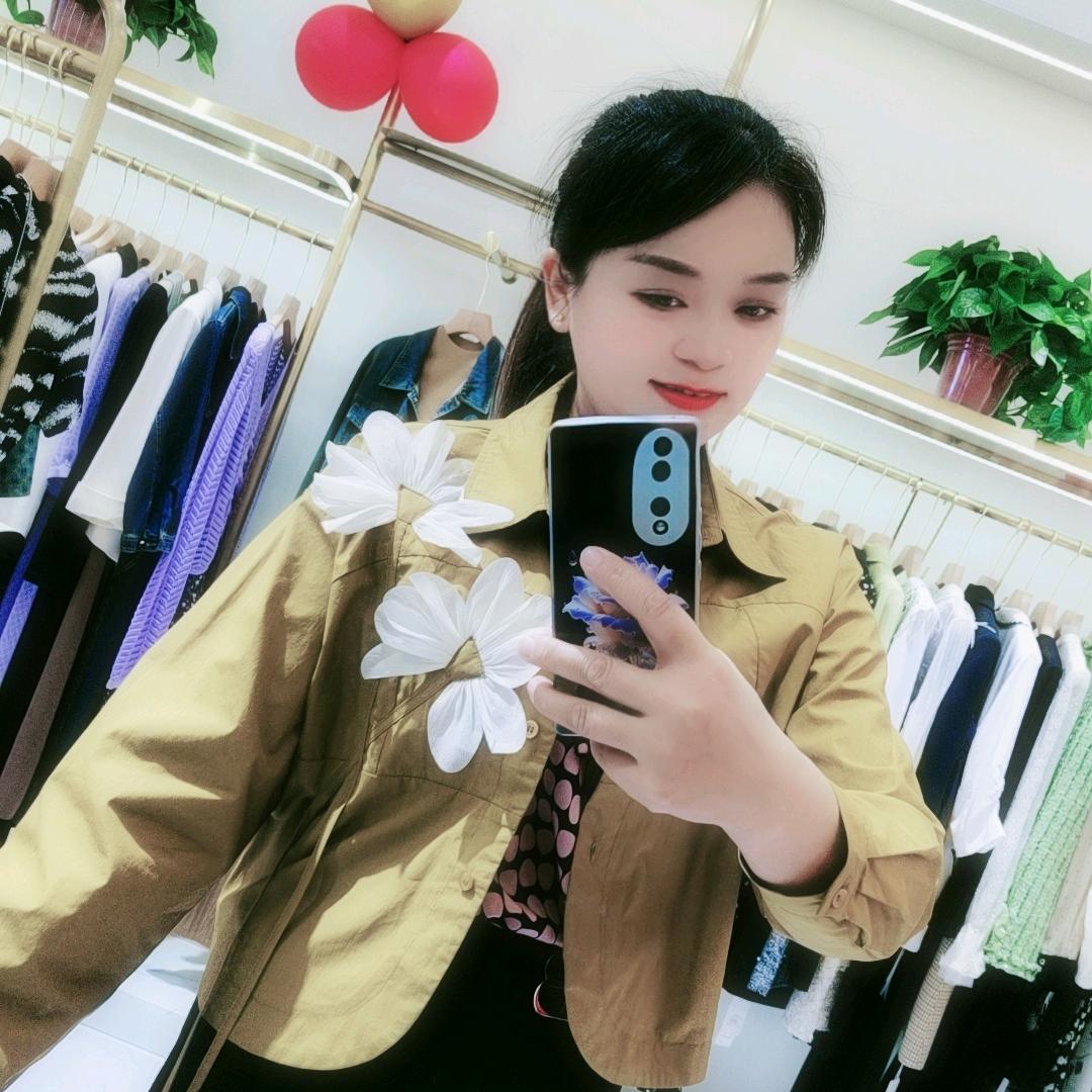 扬扬意女装泸州店唐连