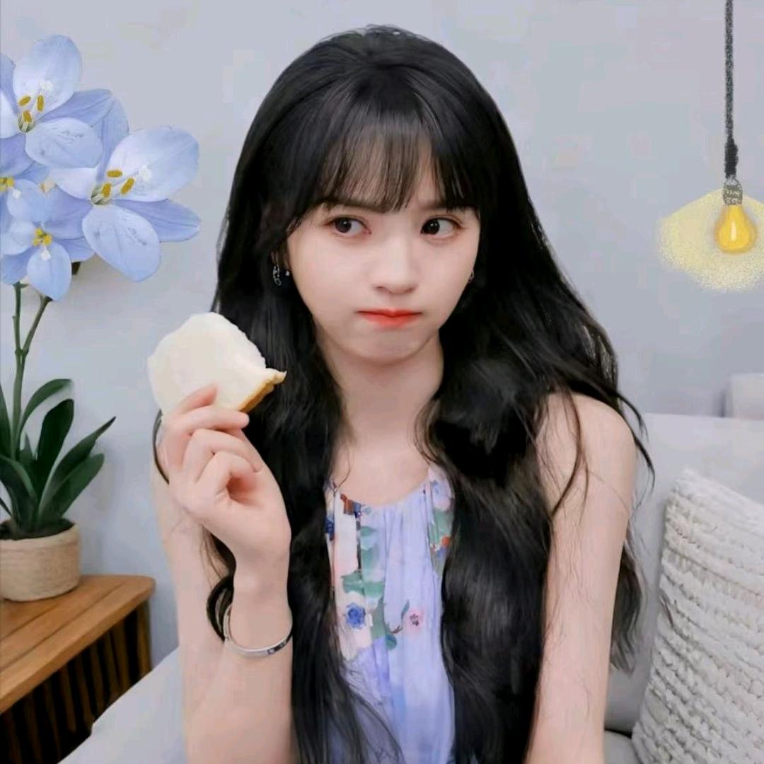 小恬，（爱吃香菜版）👑