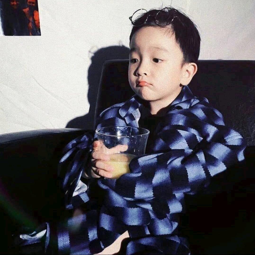 午夜忧郁纯情男大