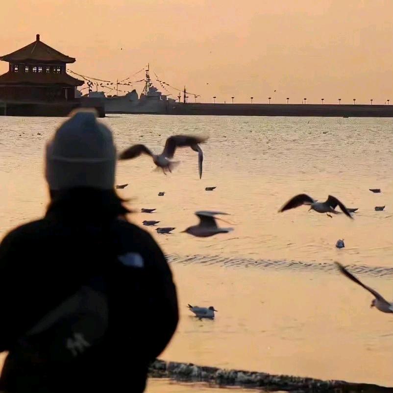 捞起月亮的渔民