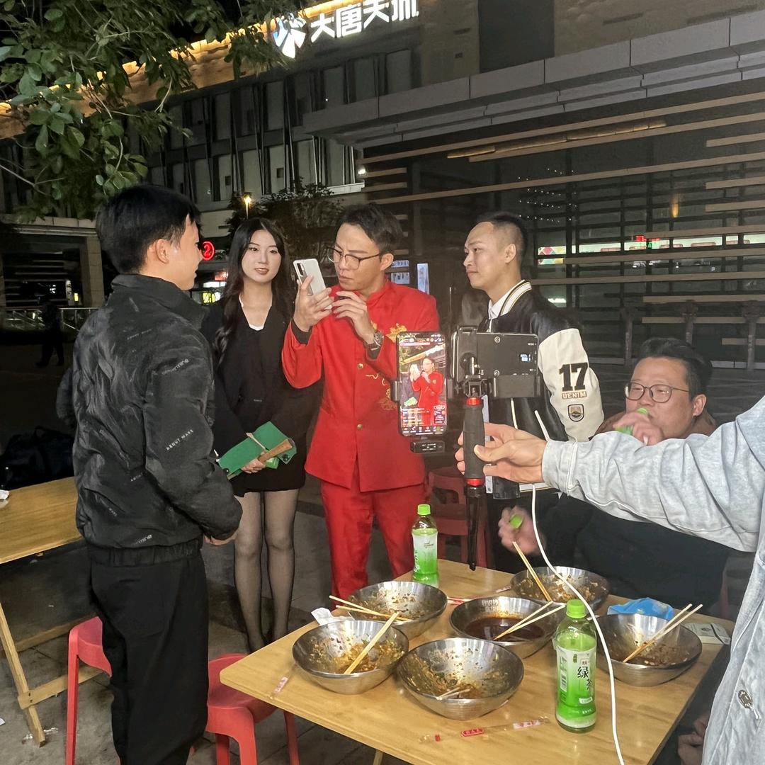 卧龙商业学院