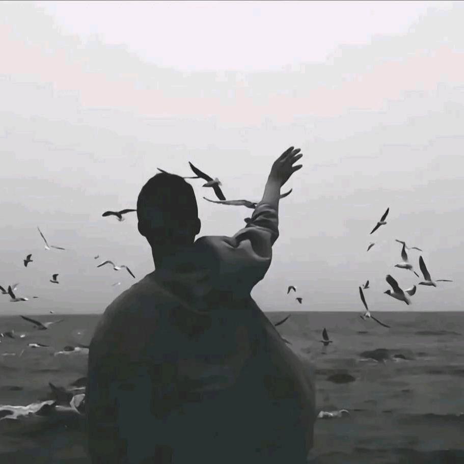 坠海。