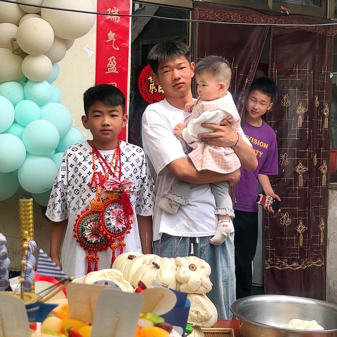 三个孩子的爸爸