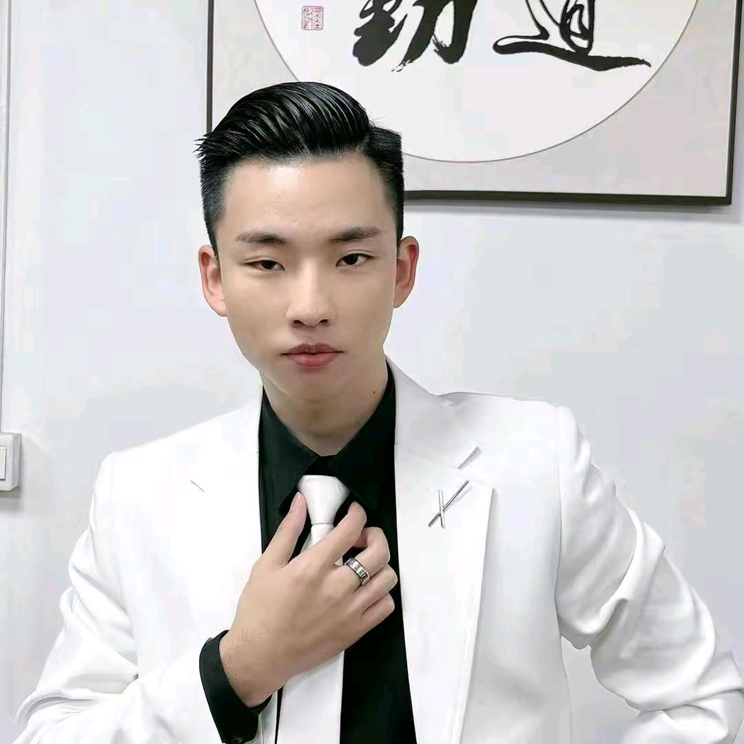 郝柏川.