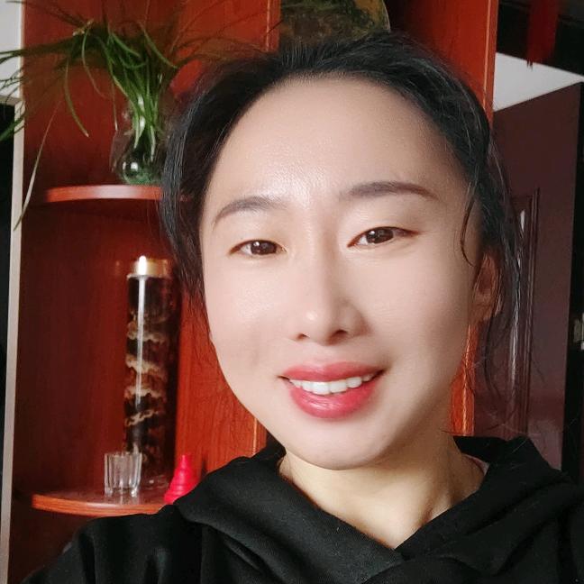 养蛇的小女人