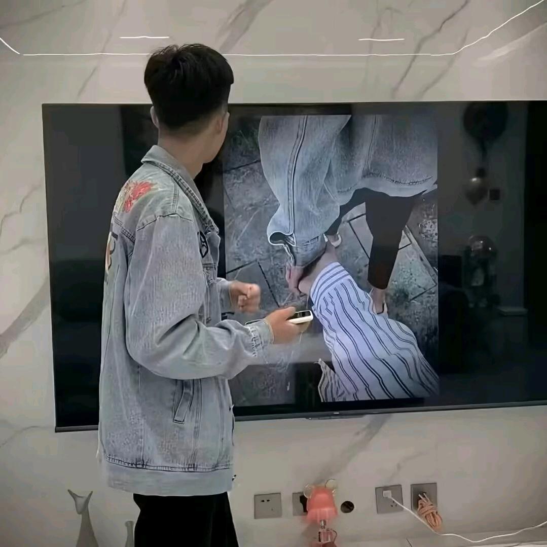 有點小結巴.