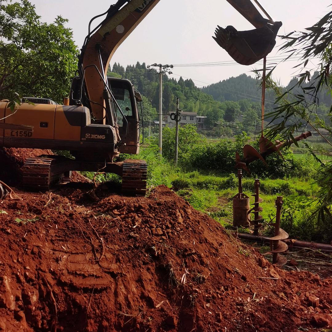 蒋朝军｜专业钻井、修路、屋基、鱼塘、管网