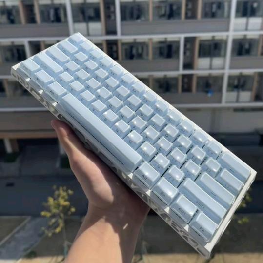 三角洲纯绿跑刀