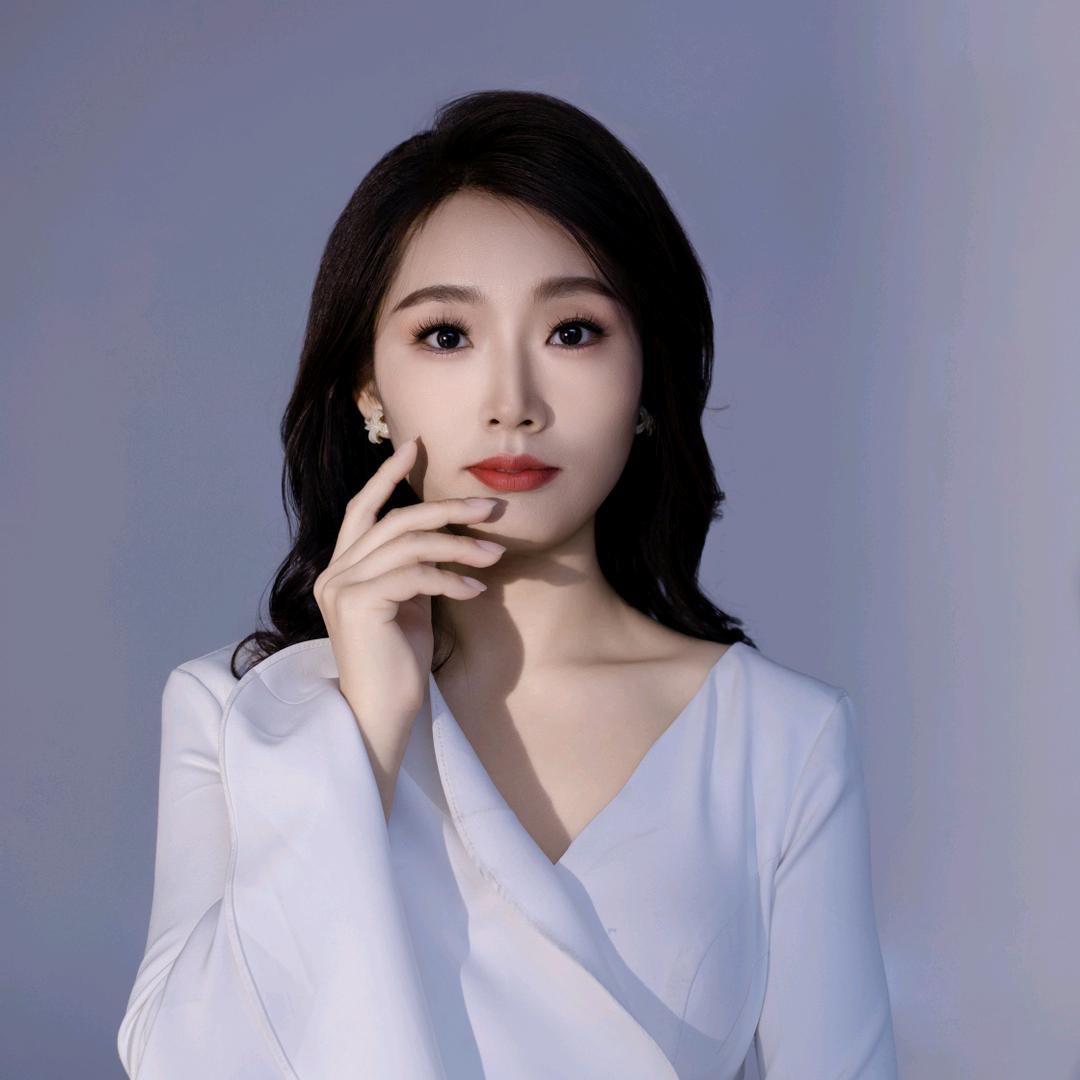 主持人李燕