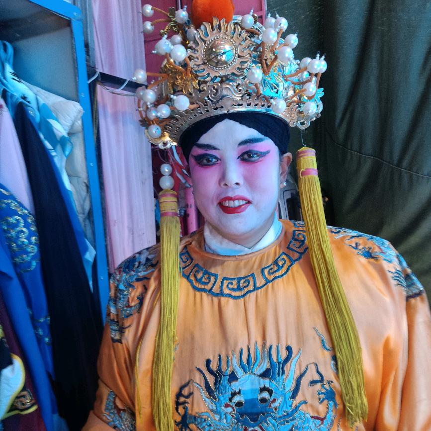 张霞，