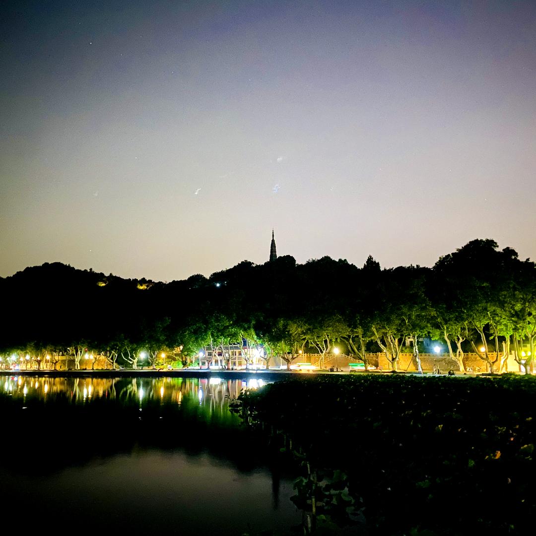 顶风尿尿呲一嘴