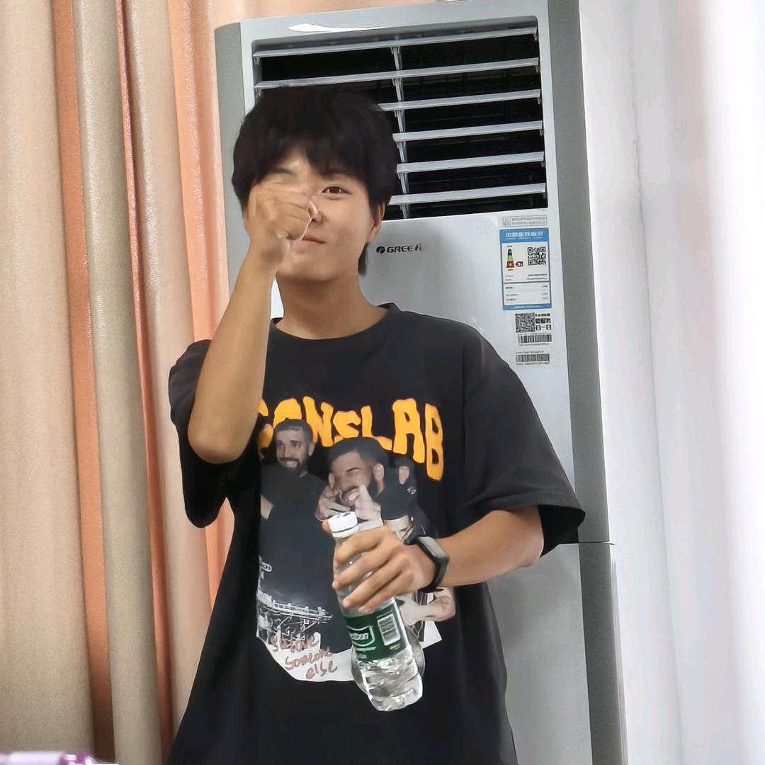 小欣.