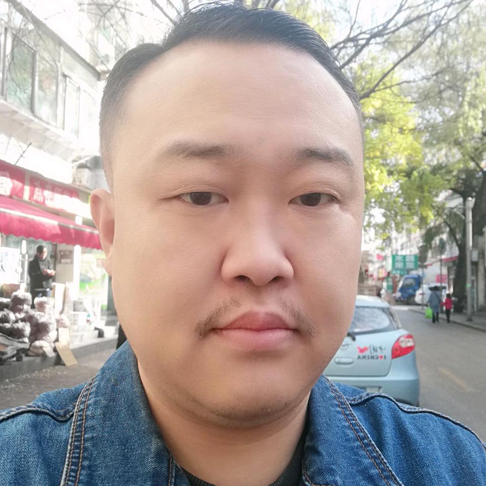 梁召万