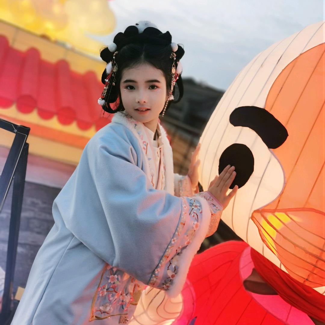 柒玥头像