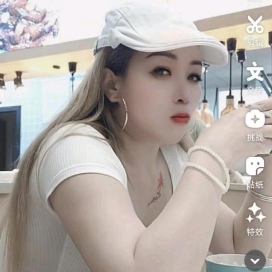 阿丽，新主播，每晚8点半开播